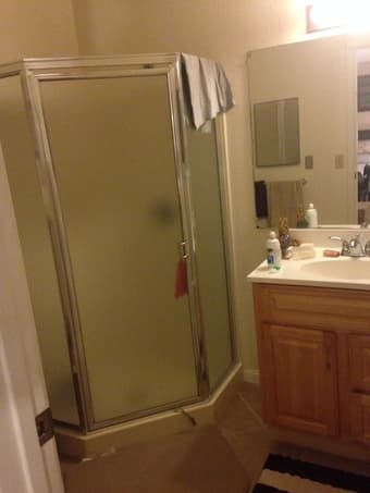 Furnished room with private bath in Redwood City ($975) starting 9/1 3