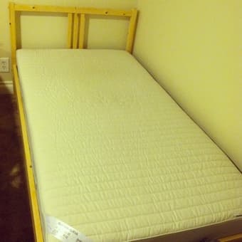 Selling BED and MATTRESS for $130 1