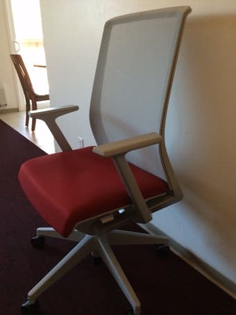 Haworth "Very Task" Chair for Sale 2