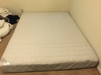 Queen size Spring mattress for sale! As good as new (6 months old) 50$ 1