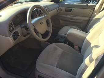 clean title 2004 ford car for sale! 3