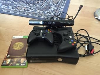 Xbox 360 kinect with 2 controllers 1