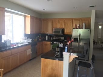 1 BD in LARGE 4BD House (w/ Parking, Patio, and Park) 2