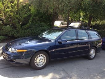 Selling 2000 Saturn SW ----- $3800 3