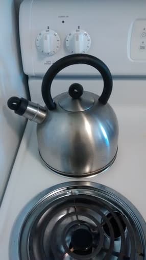Moving sale! TV, microwave, kettle, lamp 3