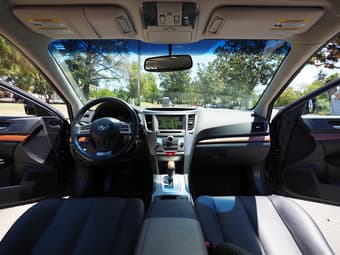 Beautiful 2014 Subaru Outback - 2.5i Liter - Like New - $25995 3