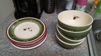 Kitchen sale: Bowls, plates, mugs, glasses! 1