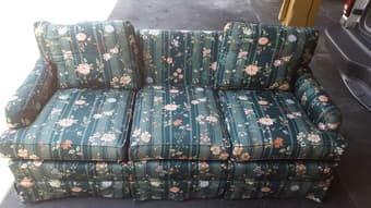 AMAZING COUCH 50$ 1