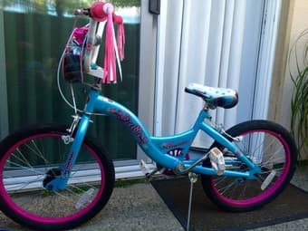 REDUCED-PRICE GIRLS SCHWINN BIKE!!!!! 1