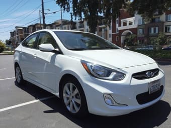 Hyundai accent 2012 - 9450$ 2