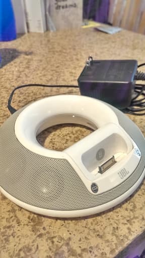 JBL speaker/dock - $10 1