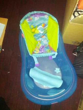 Fisher-Price Ocean Wonders Aquarium Bathtub - $10 1