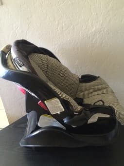 Baby car seat $25 1