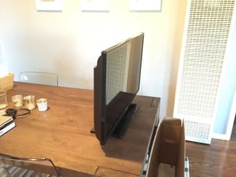 Excellent Condition TV: 32" Samsung 1080P 120HZ LED ($200) 2