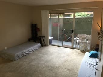 $775 large shared room, male only 1