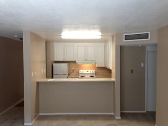 $775 large shared room, male only 2