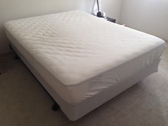 High-quality queen bed set (mattress+box spring+bed frame), only $400 1