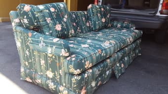 AMAZING COUCH 40$ 2