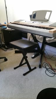 Yamaha YPG-625 keyboard (88 weighted keys) + V stand + carrying case 2