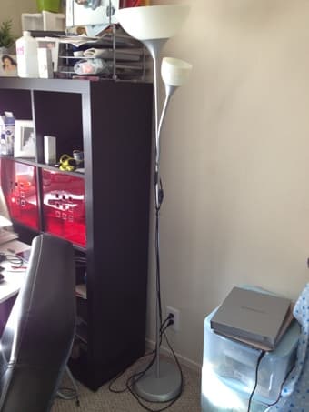Moving sale: mattress+box spring+metal base, floor/table lamp... 2