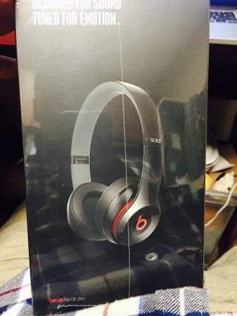 Beats Solo2 Headphones BRAND NEW 3