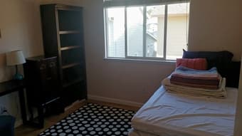 Female Fall quarter Sublet available $900 a month! 1