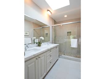 Large room with private bath in luxurious home 3