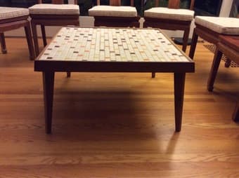 Coffe table and two chairs $120 2