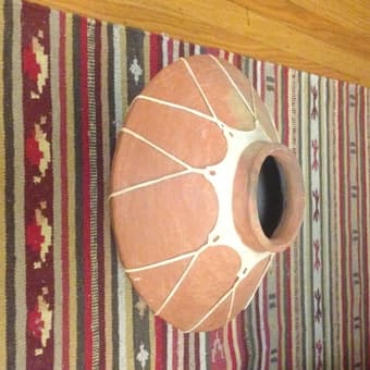 Decorative New Mexican pots 1