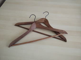 25 Wood hangers - 15$ 1
