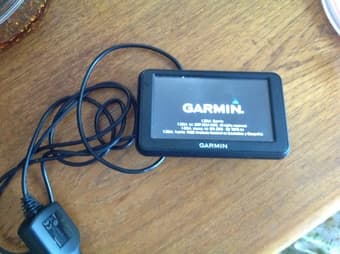 Garmin 40 LM 4.3 inch GPS with lifetime maps, and 3 piece kit. $60 3