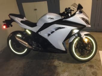 2013 Kawasaki Ninja 300 white - $4200 1