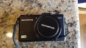 $125 Olympus XZ-1 digital camera with full manual fxns, accessories 2