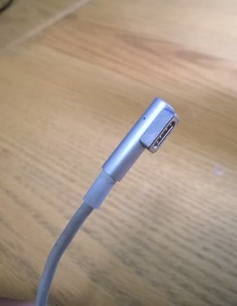 Selling Mac Book Pro (non-retina) charger 1