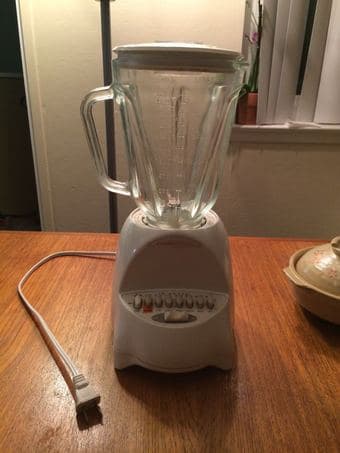 Moving Sale-Hamilton Blender/Pineapple Slicer/Skateboad/Back Pillow 1
