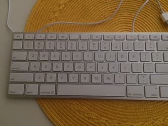 Apple Keyboard with Numeric Keypad - 25$ 2