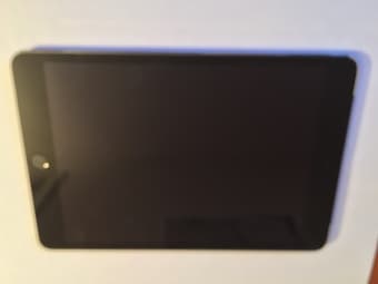 iPad Mini 3, 16GB, Wi-Fi + LTE Cellular, Very Good Condition 2