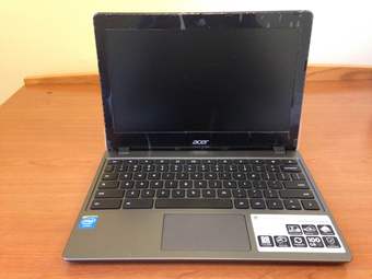 ASUS C300 13.3 Inch Chromebook (Intel Celeron, 4GB, 32 GB SSD, Black) 1
