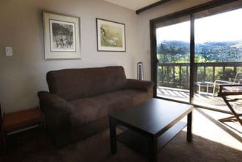 TRANQUIL 3-ROOM APARTMENT IN PORTOLA VALLEY 1