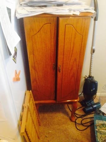 Wood jewelery cabinet $10 1