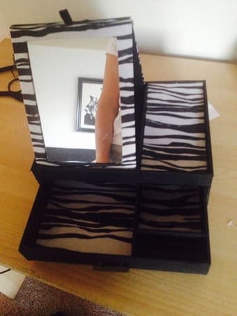 Jewelery box $5 1