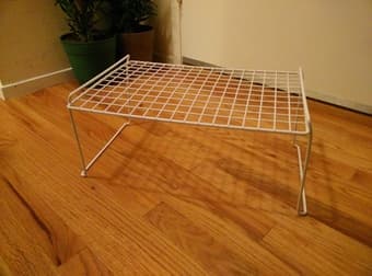 Wire shelf - $5 1