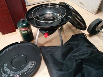 Coleman travelling stove 25$ 1