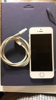 iPhone 5S Silver Excellent Condition 1