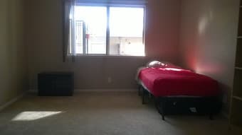 Bedroom for Rent (Palo Alto)-$975/mo including utilities and parking! 3
