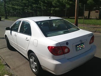 2005 Toyota Corolla LE, White, 72,000miles, Clean Title 3