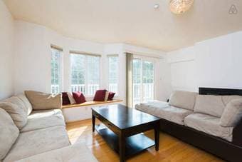 Sunny&Spacious room in the Original Facebook Mansion! 1