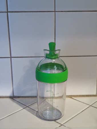 Salad Dressing Shaker OXO -  $10 2