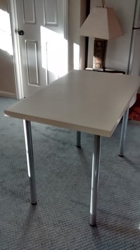 Small kitchen table -- 20$ 2