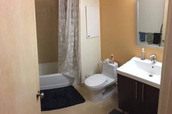 SOMA Room 2 blocks to Caltrain, Move In Now-Jan1, rent free for 1month 2